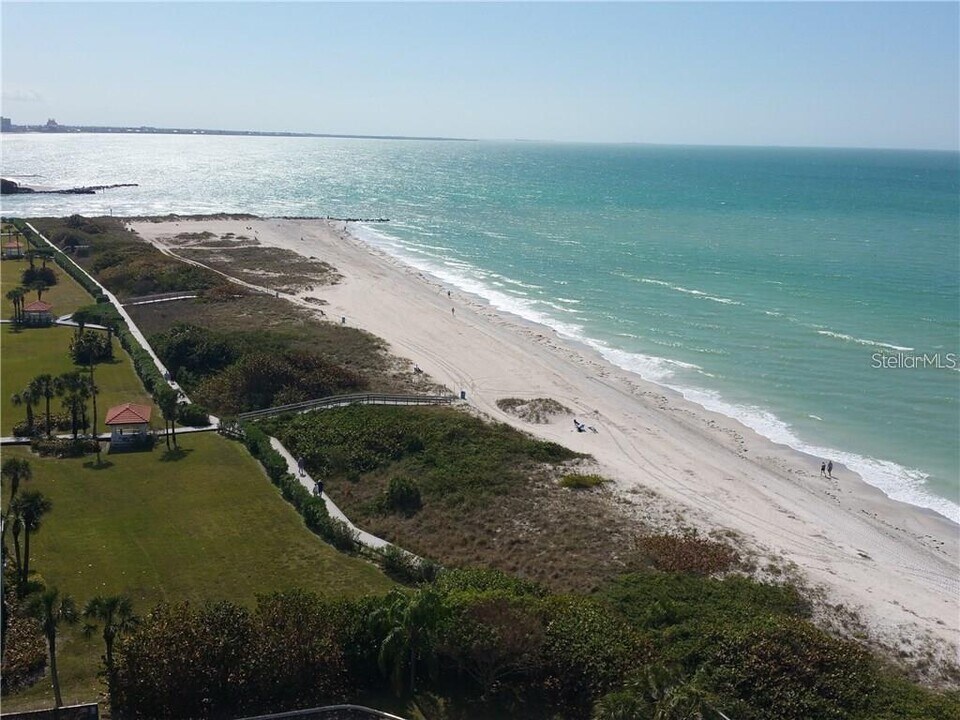 7650 Bayshore Dr in Treasure Island, FL - Building Photo