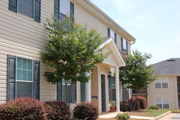 High Grove Apartments in Bonaire, GA - Foto de edificio