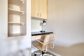 8700 Pershing Dr in Los Angeles, CA - Foto de edificio - Building Photo