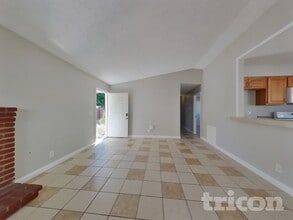 37243 55th St E in Palmdale, CA - Foto de edificio - Building Photo