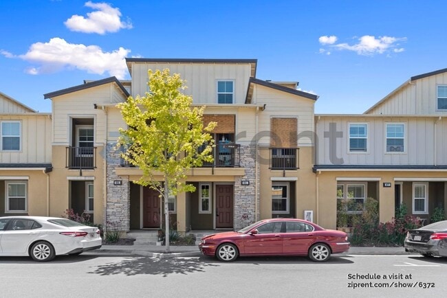 681 Fernleaf Dr in Milpitas, CA - Foto de edificio - Building Photo