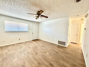 6509 21st St in Lubbock, TX - Foto de edificio - Building Photo