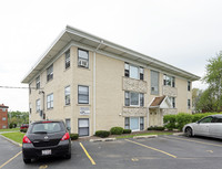 96 E Blecke Ave in Addison, IL - Foto de edificio - Building Photo