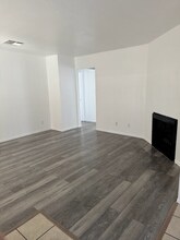 38572 10th Pl E in Palmdale, CA - Building Photo - Building Photo