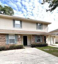 1807 Treeline Ct in Fort Walton Beach, FL - Building Photo