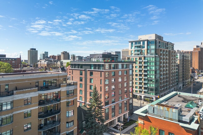 Hillside Apartments in Ottawa, ON - Building Photo - Building Photo