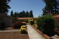 Surrey Square Apartments in Portland, OR - Building Photo - Building Photo