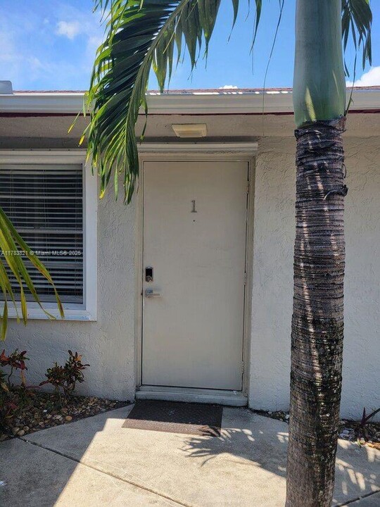740 SW 2nd St in Fort Lauderdale, FL - Building Photo