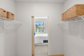 1505 Apartments + Townhomes in Grafton, WI - Foto de edificio - Building Photo