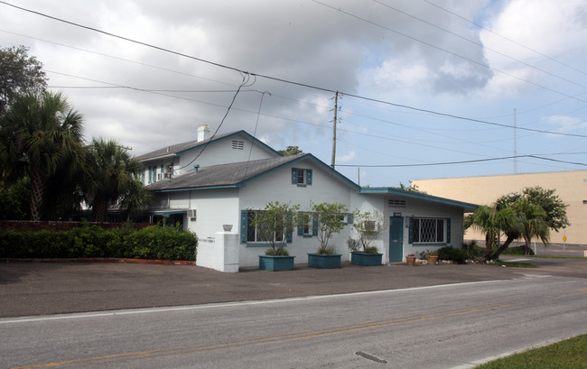 5820 Nebraska Ave in New Port Richey, FL - Building Photo - Building Photo