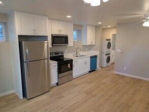 7221 Jacmar Ave in San Diego, CA - Building Photo - Building Photo