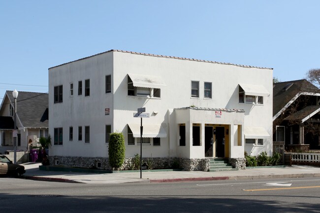 1054 Magnolia Ave in Long Beach, CA - Foto de edificio - Building Photo