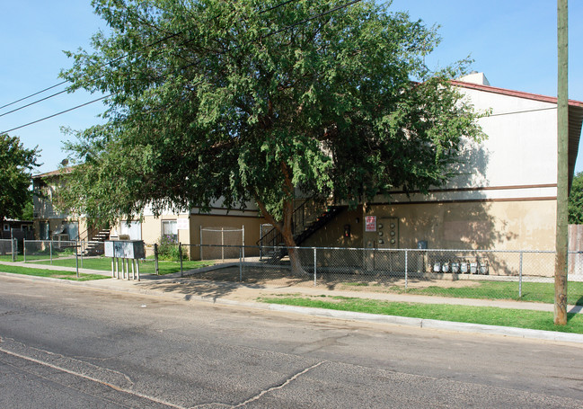 1237 N 8th St in Fresno, CA - Foto de edificio - Building Photo