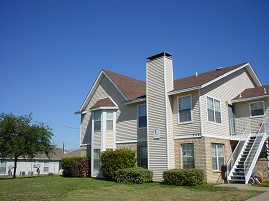 320 S Center St in Grand Prairie, TX - Building Photo