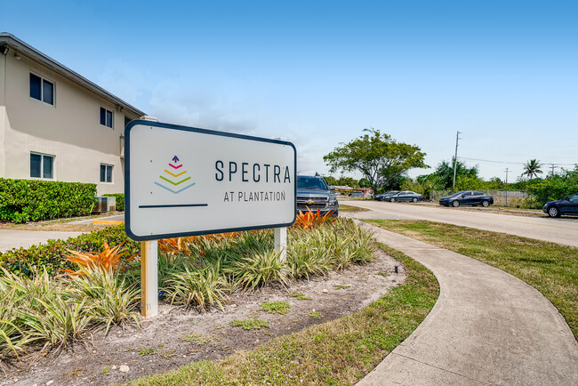 Spectra at Plantation in Plantation, FL - Foto de edificio - Building Photo