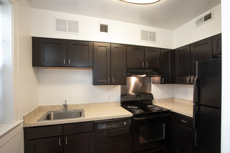 Colonial Village Apartments in Arlington, VA - Building Photo - Interior Photo