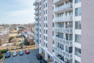 Strathmore Tower in Baltimore, MD - Building Photo - Building Photo