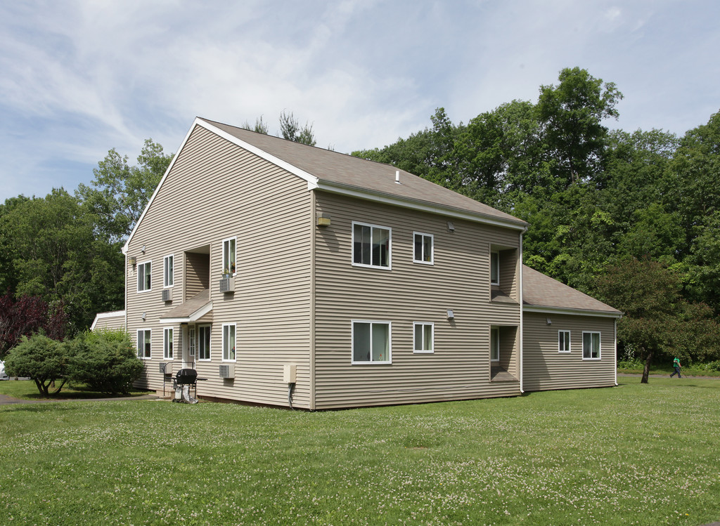 Summer Brook Apartments in Southington, CT