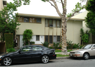 169-173 N Almont Dr in Beverly Hills, CA - Building Photo - Building Photo