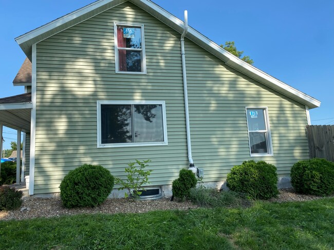 1298 14th Ave in Marion, IA - Foto de edificio - Building Photo