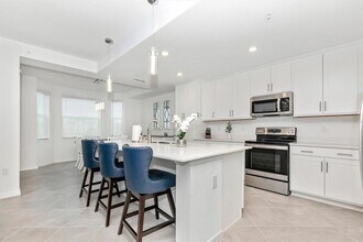 12280 Wellen Golf St in Venice, FL - Foto de edificio - Building Photo