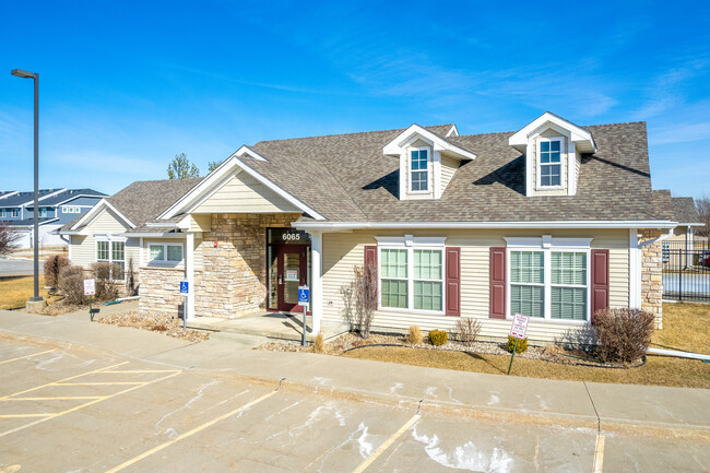 Adam Ridge Townhomes in Johnston, IA - Foto de edificio - Building Photo