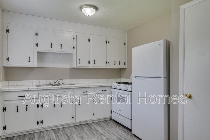 320a Verdery Dr in Belvedere, SC - Building Photo