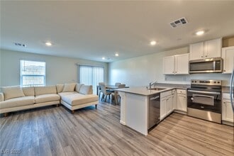 10913 Heatherford Ave in Las Vegas, NV - Building Photo - Building Photo