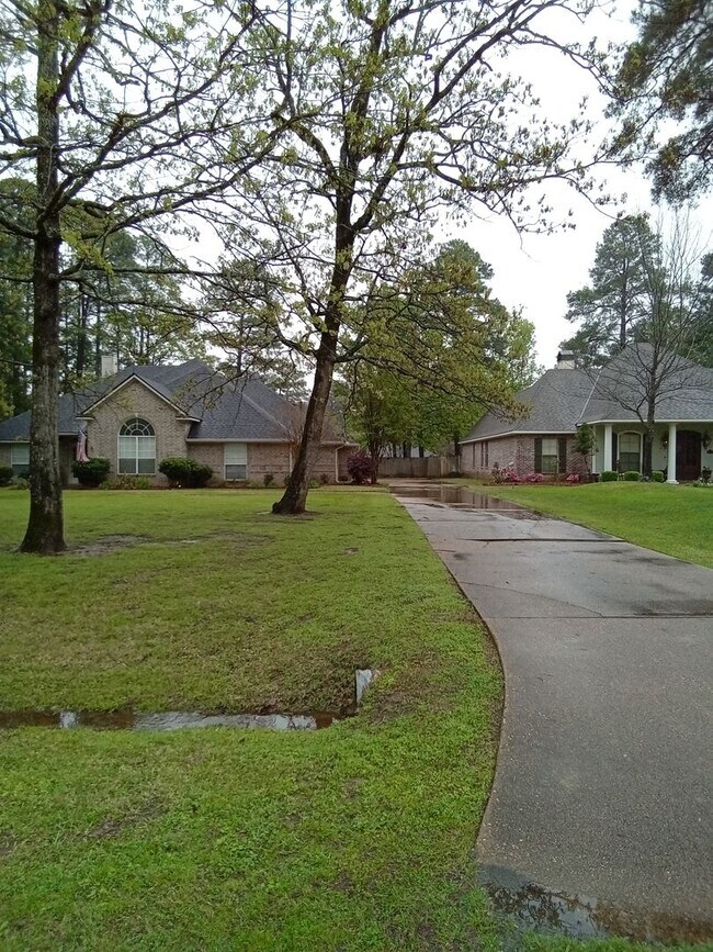 4034 Pinewood St in Benton, LA - Building Photo - Building Photo