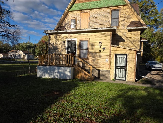 717 Perry St in Saginaw, MI - Foto de edificio - Building Photo