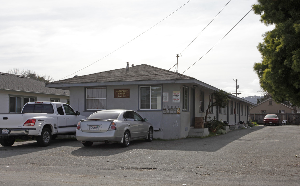 Harcourt Manor in Seaside, CA - Building Photo