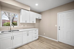 38903 Palm Tree Way in Palmdale, CA - Building Photo