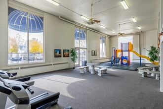 Westchester Towers in Wayne, MI - Foto de edificio - Interior Photo