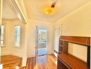 29 Hollis St, Unit #1 in Cambridge, MA - Building Photo - Building Photo