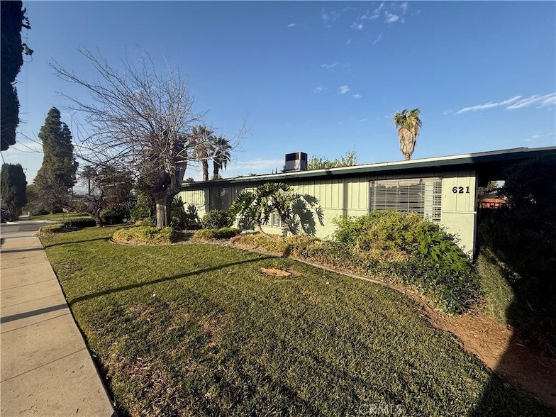 621 Monterey St, Unit 05038 in Redlands, CA - Building Photo