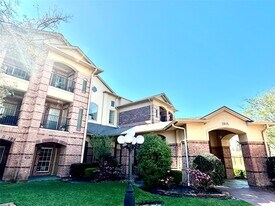 2815 Kings Crossing Dr in Houston, TX - Building Photo