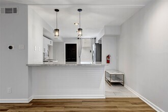 7 Briar Dale Ct in Houston, TX - Building Photo - Building Photo