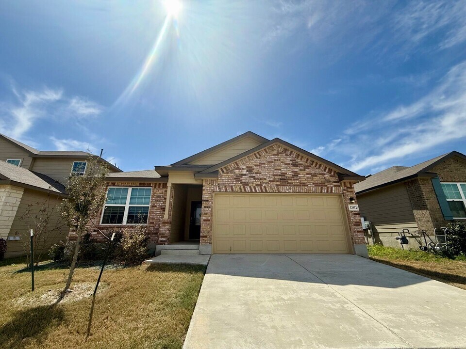13512 Boothe Grv in San Antonio, TX - Building Photo