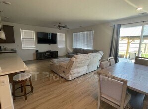 1060 Lyonia Cir in Galt, CA - Building Photo - Building Photo