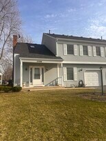 11705 Pine Way in Huntley, IL - Building Photo