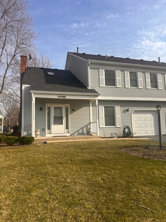 11705 Pine Way in Huntley, IL - Building Photo