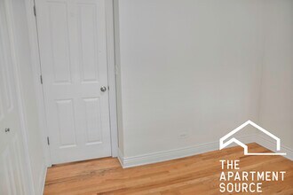 1210 W Waveland Ave, Unit 3 in Chicago, IL - Building Photo - Building Photo