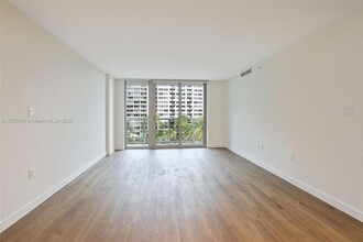 1500 Bay Rd, Unit N-0723 in Miami Beach, FL - Building Photo - Building Photo