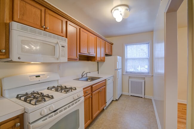 Bergen Properties in Fair Lawn, NJ - Foto de edificio - Building Photo