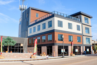 Station on Main in Edwardsville, IL - Foto de edificio - Building Photo