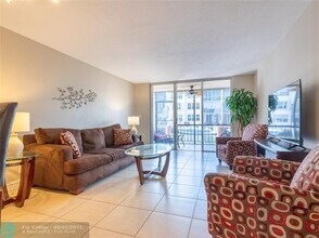 777 S Federal Hwy in Pompano Beach, FL - Foto de edificio - Building Photo