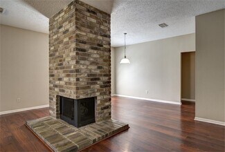 11 Cottage Grove Pl in Spring, TX - Building Photo - Building Photo