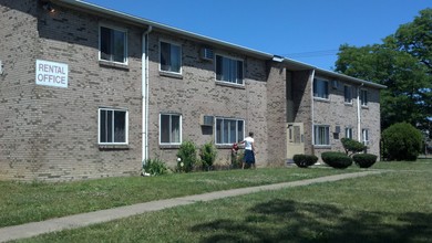 Graystone Apartments in Lorain, OH - Building Photo - Building Photo