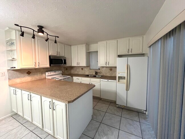 5502 Waterview Cir in Palm Springs, FL - Building Photo - Building Photo