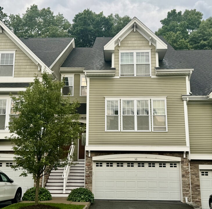 50 Lawrence Ave in Danbury, CT - Building Photo